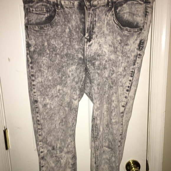 Fashion Nova Stonewashed Skinny Jeans - Picture 2 of 7